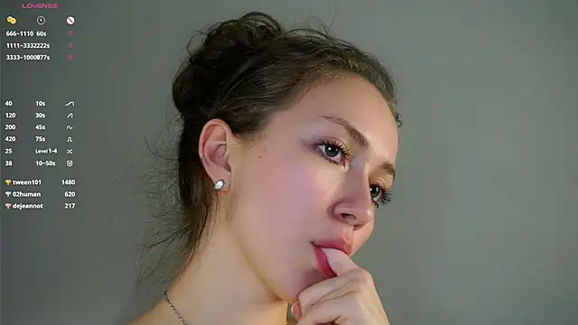 zeniabolich (F teen) - Genly massage my tits