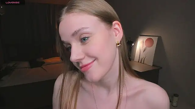 odellafrake (F teen) - pinch my nipples close up