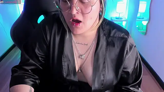 lucky-leah (F young) - OIL IN MY BOOBS 🍒 🥴