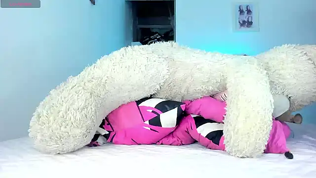 briitany_hot (T young) - help me destroy my ass for you