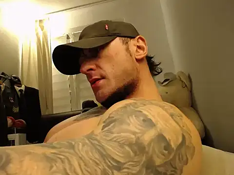 ballardbret (Ask my age) - Cock stroking, flexing, dirty talking. X