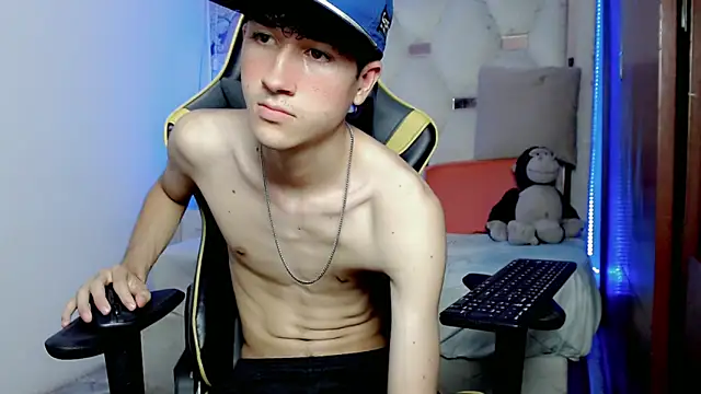 johnny_cagee (M twink) - pre cum  in close