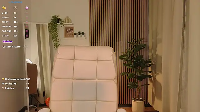 jolly_bean (F teen) - sneaky look under my skirt