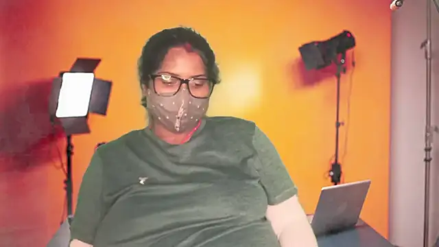 hansika190 (Ask my age) - fucking dildo vibraotr and red  panty