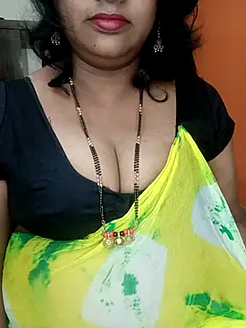 chandini_telugu (F milf) - Boobs oil massage