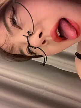 boniu-mimi (F young) - 新人主播 你们想不想看纯欲妹妹陪你们裸聊呢