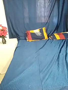 SEXYY_TRANSY_WITH_GIRL