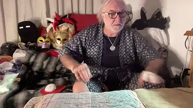 eroticvenetian (Ask my age) - SHOW VENETIAN ASSHOLE