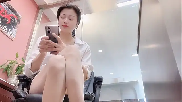 maneki-nekoo (F milf) - 黑牛小粉双震＋M腿