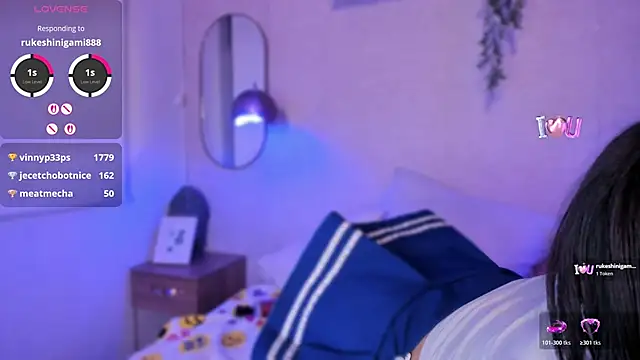 Laraa_Rouss_ live show on StripChat 