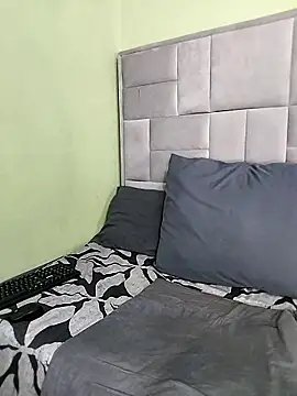 thickpearlx23 (Ask my age) - lets pound this pussy