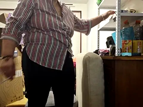 samantha_squirt@xh (Ask my age) - Show Big Soft Boobs / Arata Sanii Tai