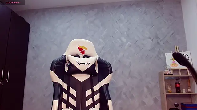 roxxi_2110 (F young) - Our welcome