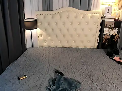 naughtyandreaxx (T teen) - BUZZ  ME  MY ASS TILL CUM