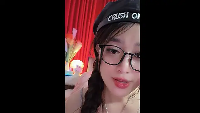 micandy-lovee - MiCandy-Lovee's free webcam