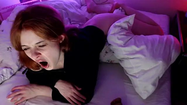 katiemelone (F young) - ✩*༺🌷  SUCK A DILDO 🌷༻*✩