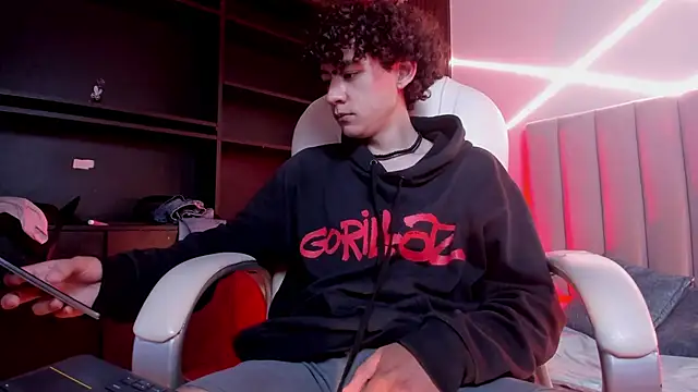 helios_obscuro (M young) - pre cum in cam + squeeze cock and head