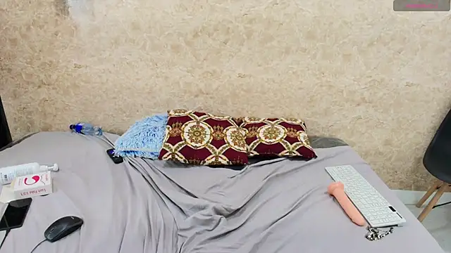 hafsa_ali (F milf) - Spank ass X3 👋🍑