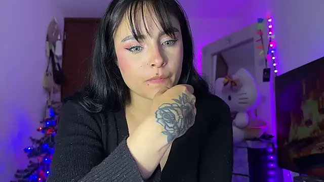 salome_polaniiee (F young) - finger pussy close up