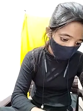 cute-naavya (F young) - Dildo in pussi