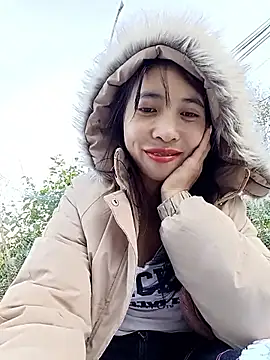 emaame68 - Emaame68's free webcam