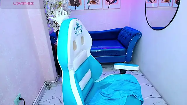 lili_rousx - Lili_rousx's free webcam