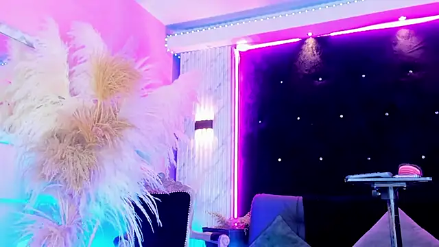 queens_wonders_blonders - Queens_Wonders_Blonders's free webcam