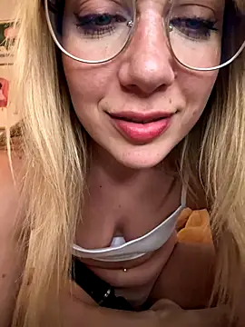 rileylovesyou (F young) - rabbit vibrator (last tipper gets link)