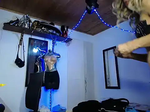 sashastarfire - Sashastarfire's free webcam