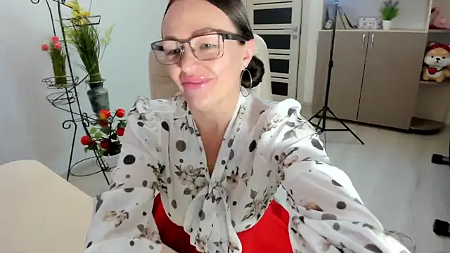 vika73 (F mature) - type - ​menu ​and ​private ​active