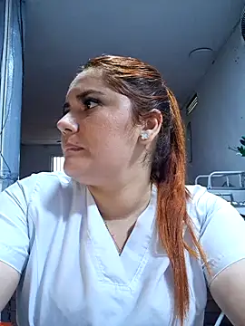 girl_redhead_bigtits