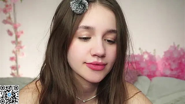 amilewis (F teen) - Sperm on my boobs + tongue ❤️