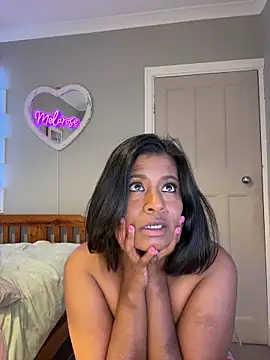 Melarose82 Live Webcam on Stripchat