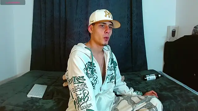 Bastiaan_28 live cam screenshot male from Colombia on Gratis Show – Free Live Cams