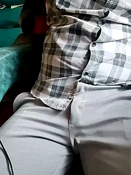 desiblackbull (M twink) - Remove shirt, short