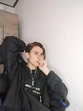 alann_sr (M twink) - They love my new hair look 💯😄😘