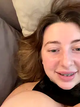 curvyflawless (F young) - Topless make this nipples hard