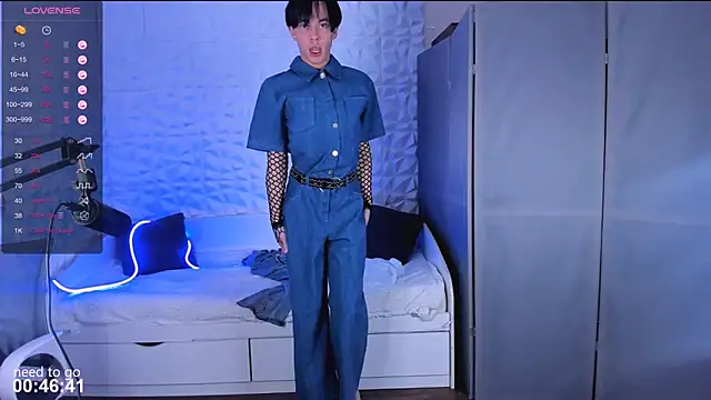 jerry_bomb (M twink) - anal finering in doggie