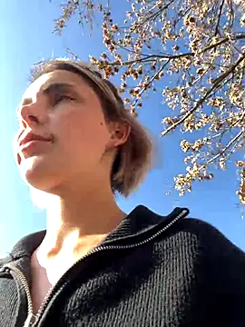 sandracarter (F young) - Show pussy in public park