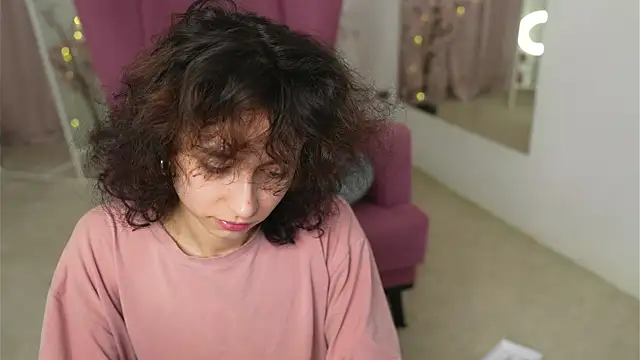 mimilicks (F teen) - shake ass close to cam