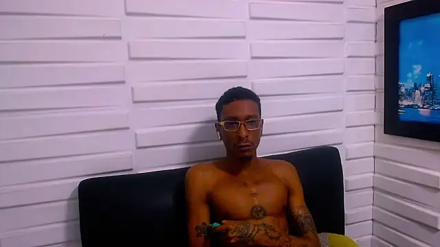 jose_smoke - Jose_Smoke's free webcam