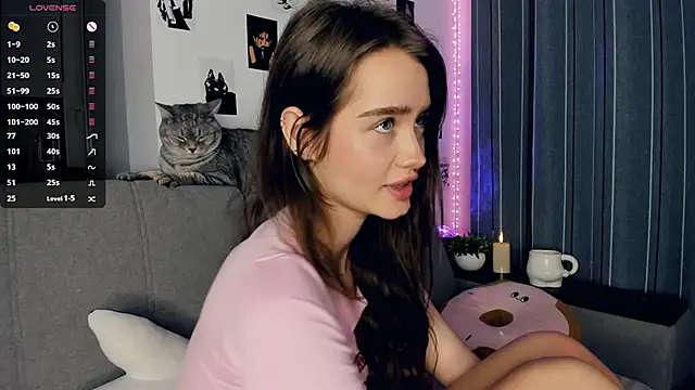 lovelyalivia - Lovelyalivia's free webcam - UK Sex Cams