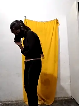 cute-naavya (F young) - Dildo in pussi