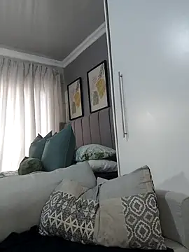 zee_online (F young) - Shower show