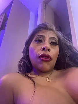 canela_10 Live Webcam on Stripchat