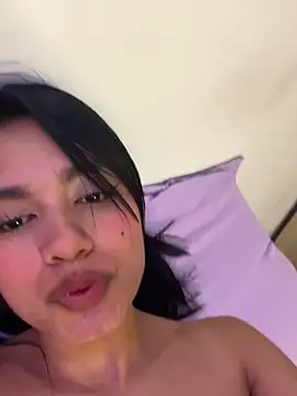 charlo-hot live cam screenshot female on Ufotopia – Live Cams & Video Chat Community