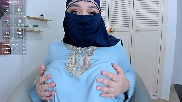 oksaana_arabic (F teen) - Pull down my panties slowly
