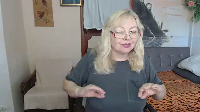 evelynloveshy - EvelynLoveShy's free webcam - UK Sex Cams