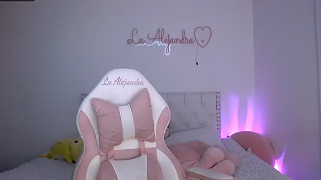 alee_lenoxx (T young) - Me naked and show my monster cock hard😈