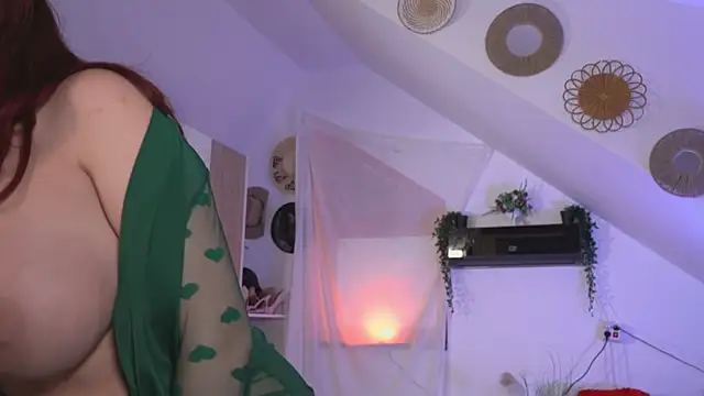 amaliamour (F young) - Wet pussy is a happy pussy